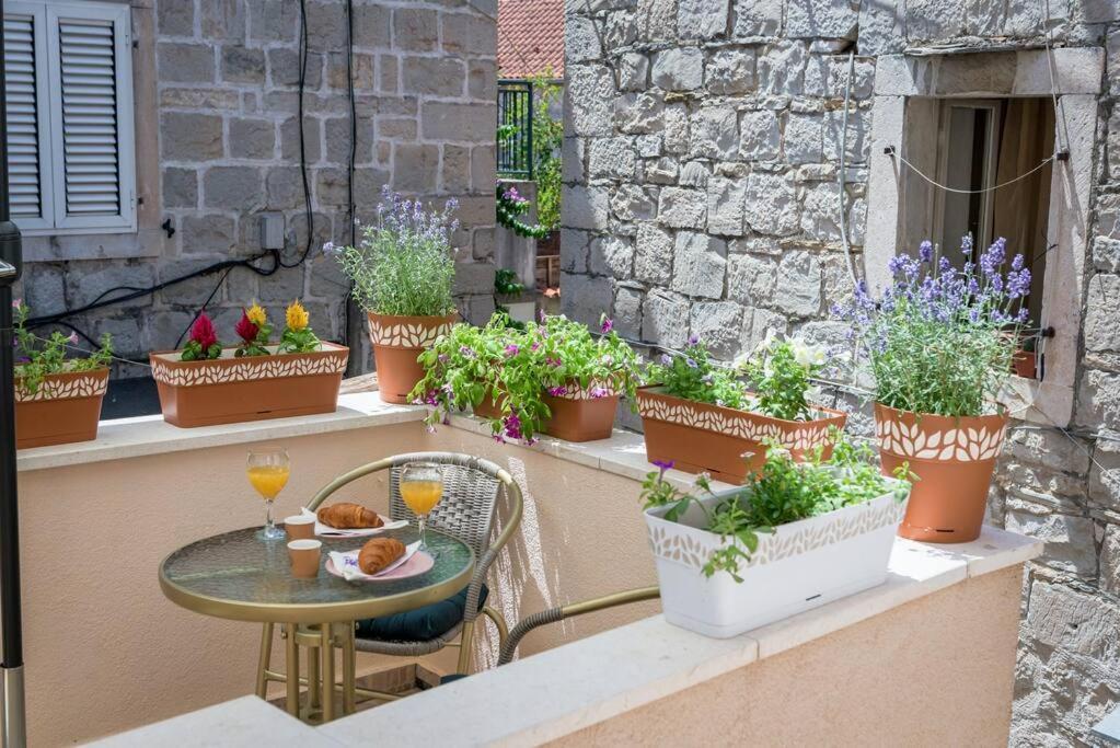 Diva 1,Stylish Old Town Studio Apartment Near Beach Split Buitenkant foto