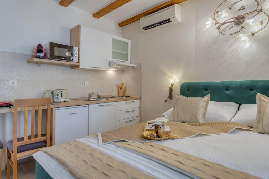 Diva 1,Stylish Old Town Studio Apartment Near Beach Split Buitenkant foto